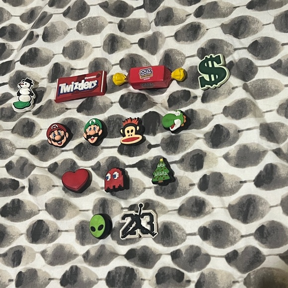 Croc jibitz originals and exclusive models - Picture 2 of 3